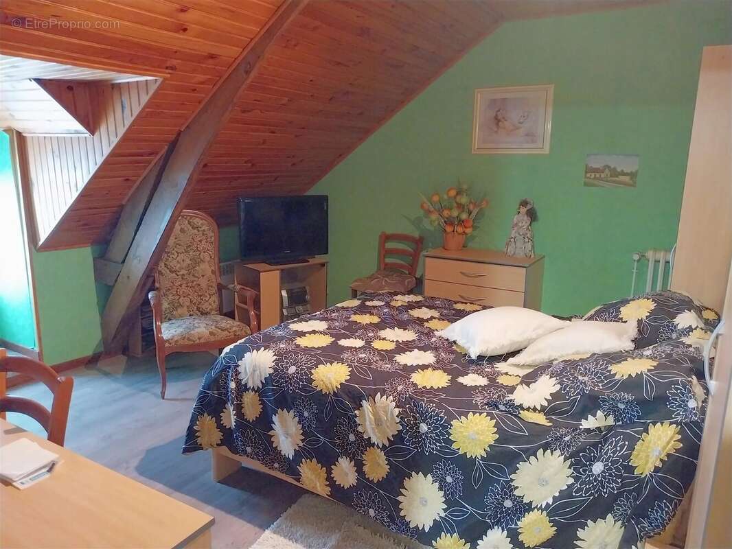 Maison à SAINT-HILAIRE-SUR-BENAIZE