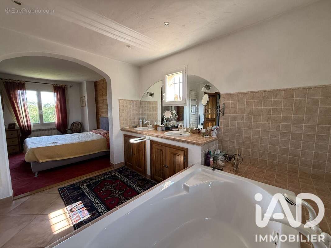 Maison 215 m² à Sollies-Ville  - photo 8