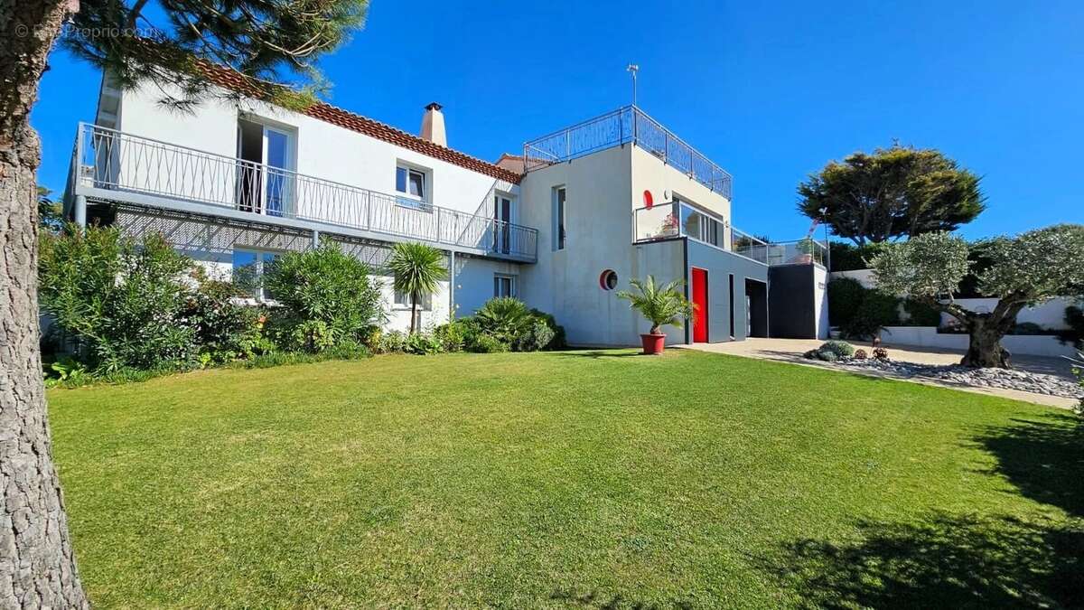 Maison à VAUX-SUR-MER