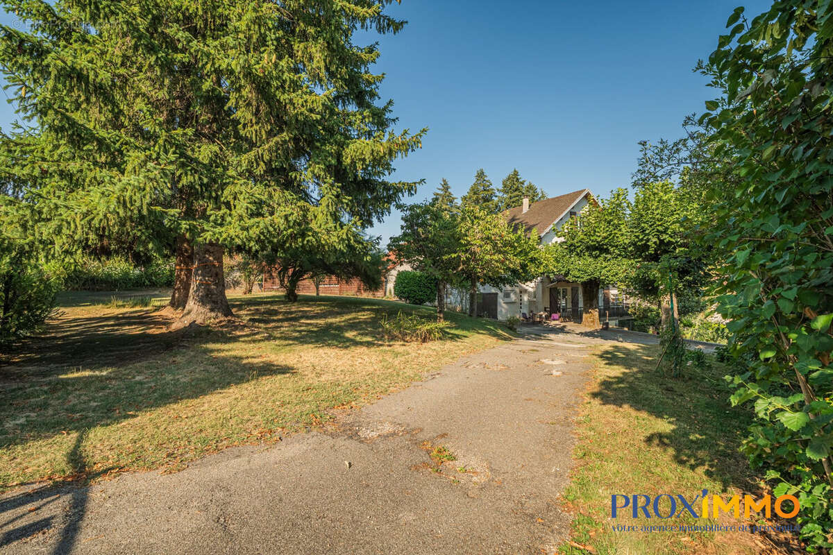Maison 128 m² à Saint-Geoire-En-Valdaine  - photo 3