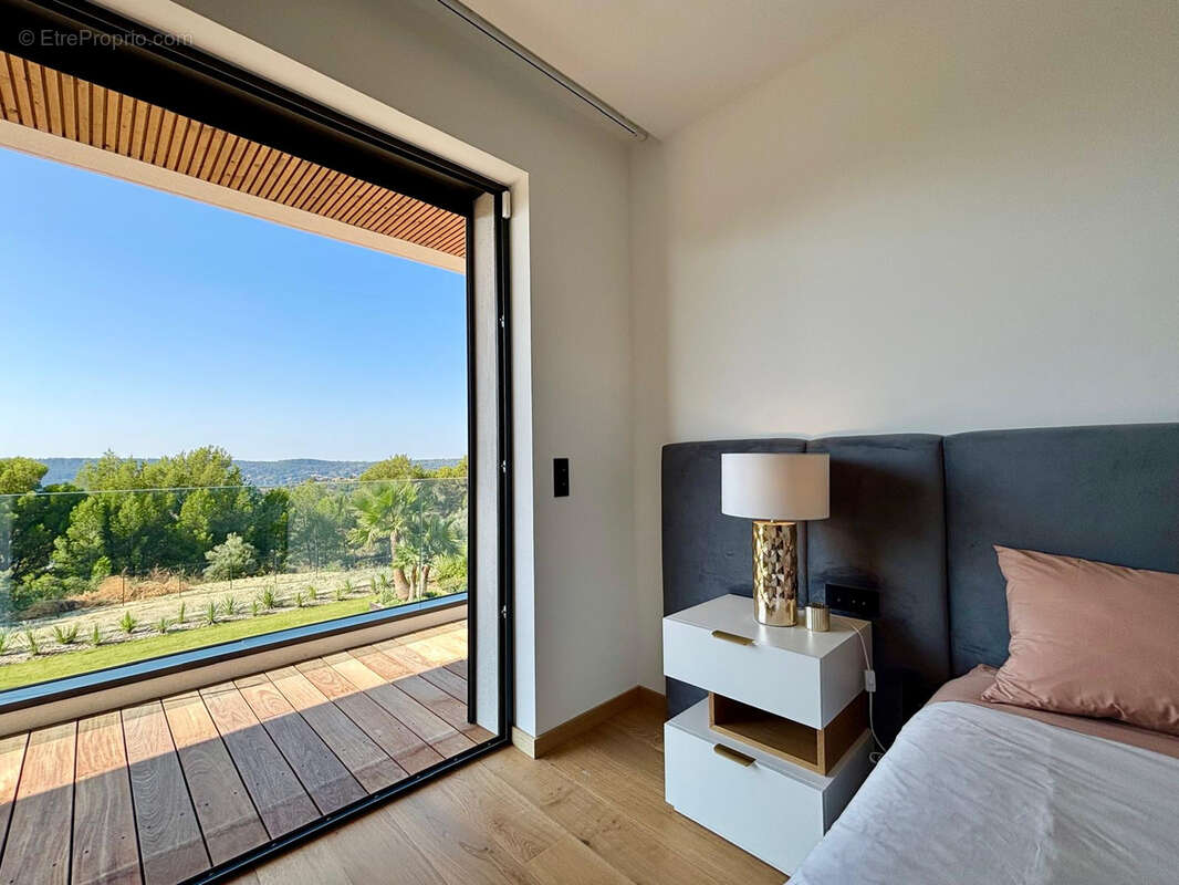 Maison à SAINT-CHAMAS