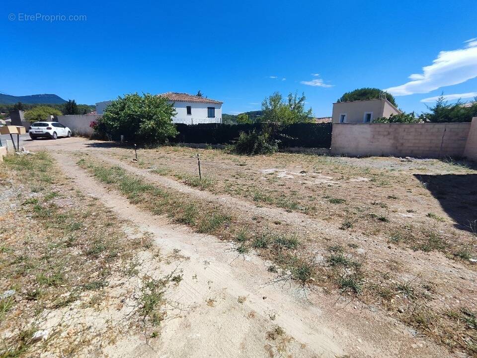Photo Terrain à Cuers au prix de 125 000€