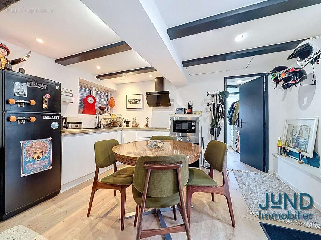 Cuisine et salle à manger - Maison à UHRWILLER
