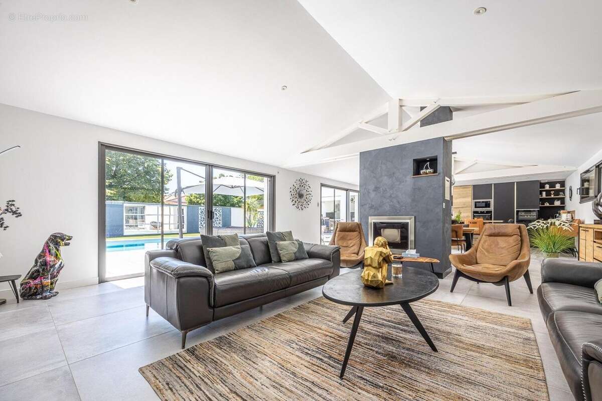 Maison 164 m² à Bessines  - photo 2