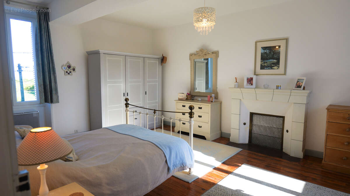 Maison à SAINT-LEGER-DE-MONTBRILLAIS