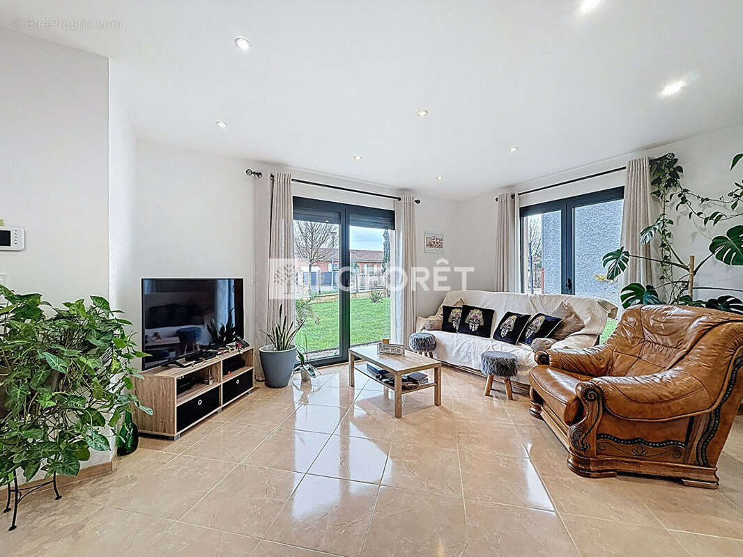 Maison à SAINT-JULIEN-SUR-VEYLE