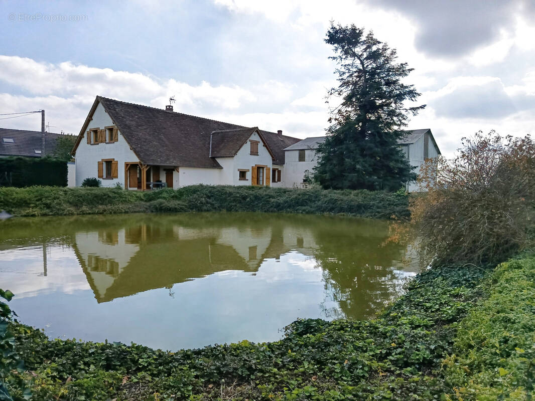 Maison à MONTCORBON