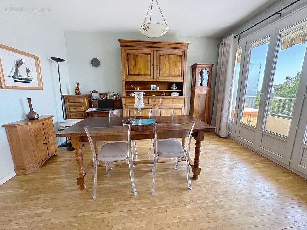Appartement à SAINT-GENIS-LAVAL