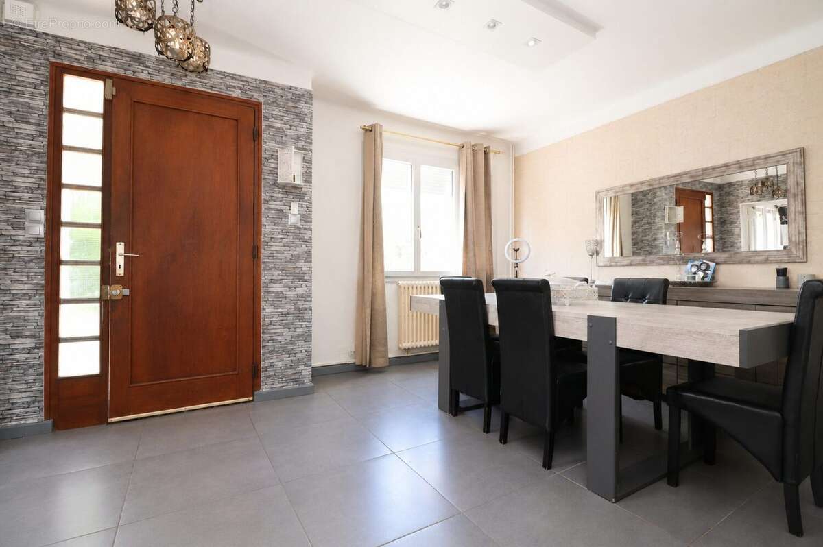 Maison 230 m² à Brochon  - photo 3