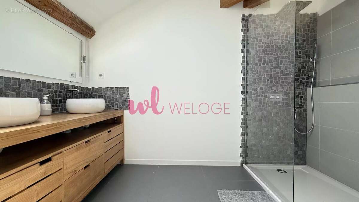 Appartement à JONS