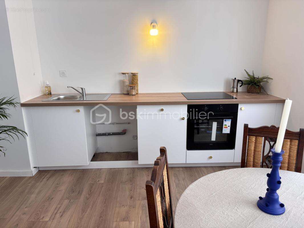 T2 rénové avec goût – Emplacement d’exception au Jardin Public ! - photo 3