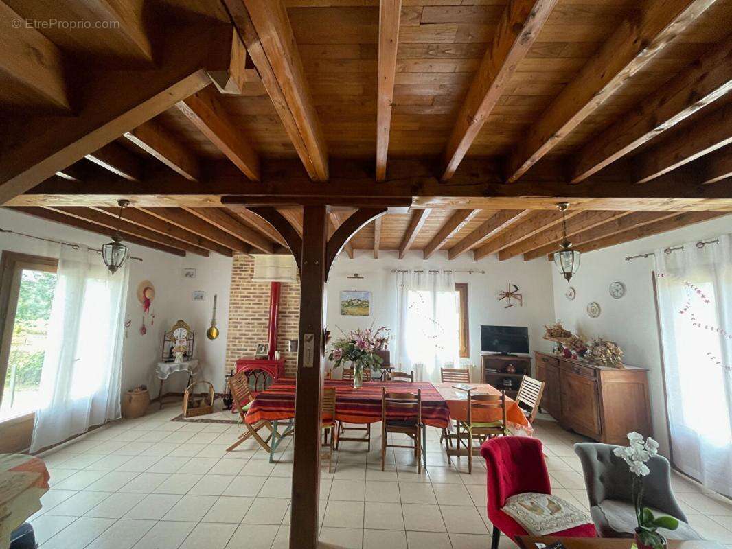 Maison à CHAMPAGNAC-DE-BELAIR
