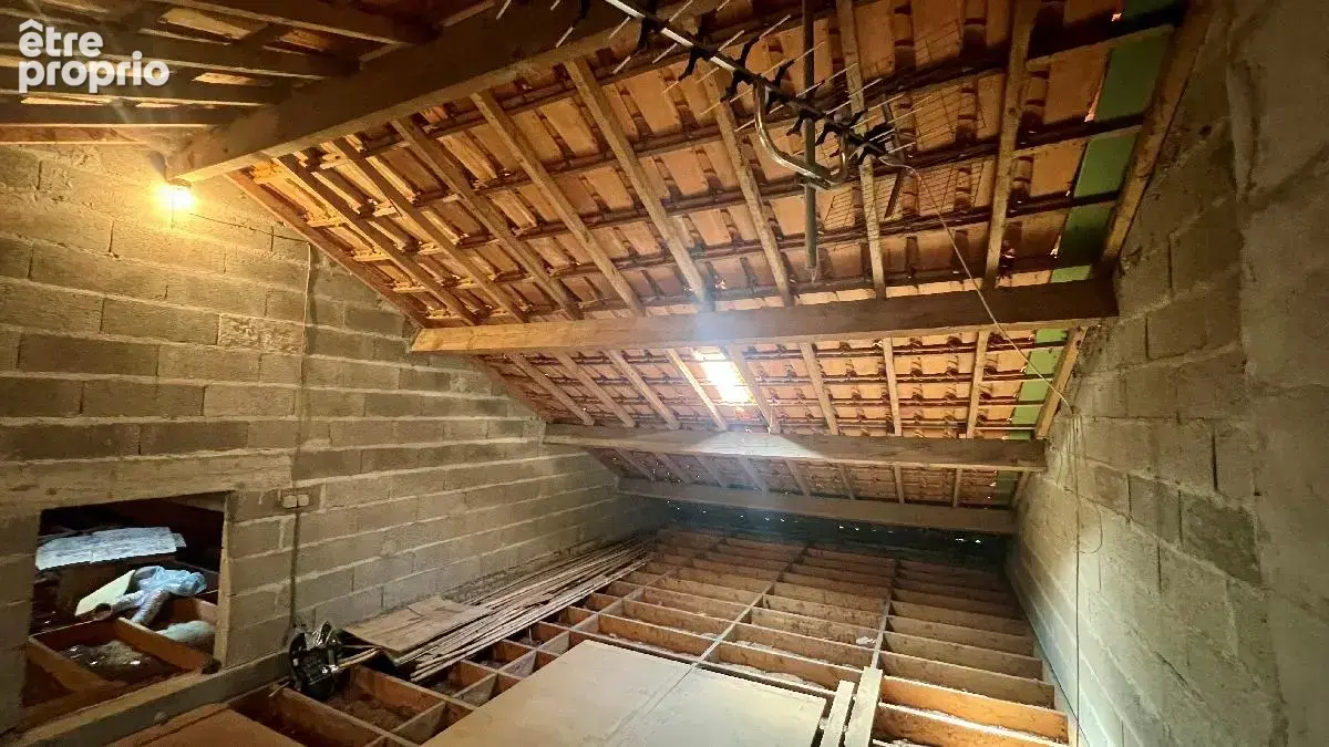 La fraîcheur d'un espace boisé, autour de cette maison offrant 200 m² de potentiel habitable grâce à un projet d'aménagement con - photo 11