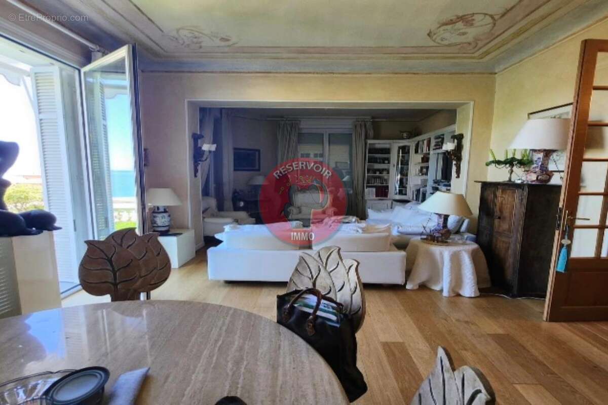 Appartement à ROQUEBRUNE-CAP-MARTIN