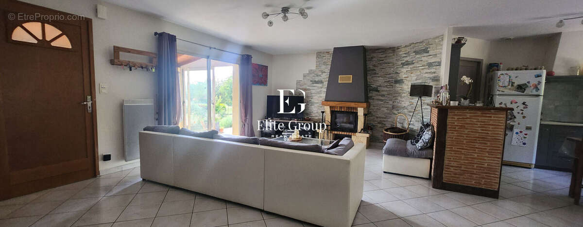 Maison à SAINT-CHAMASSY