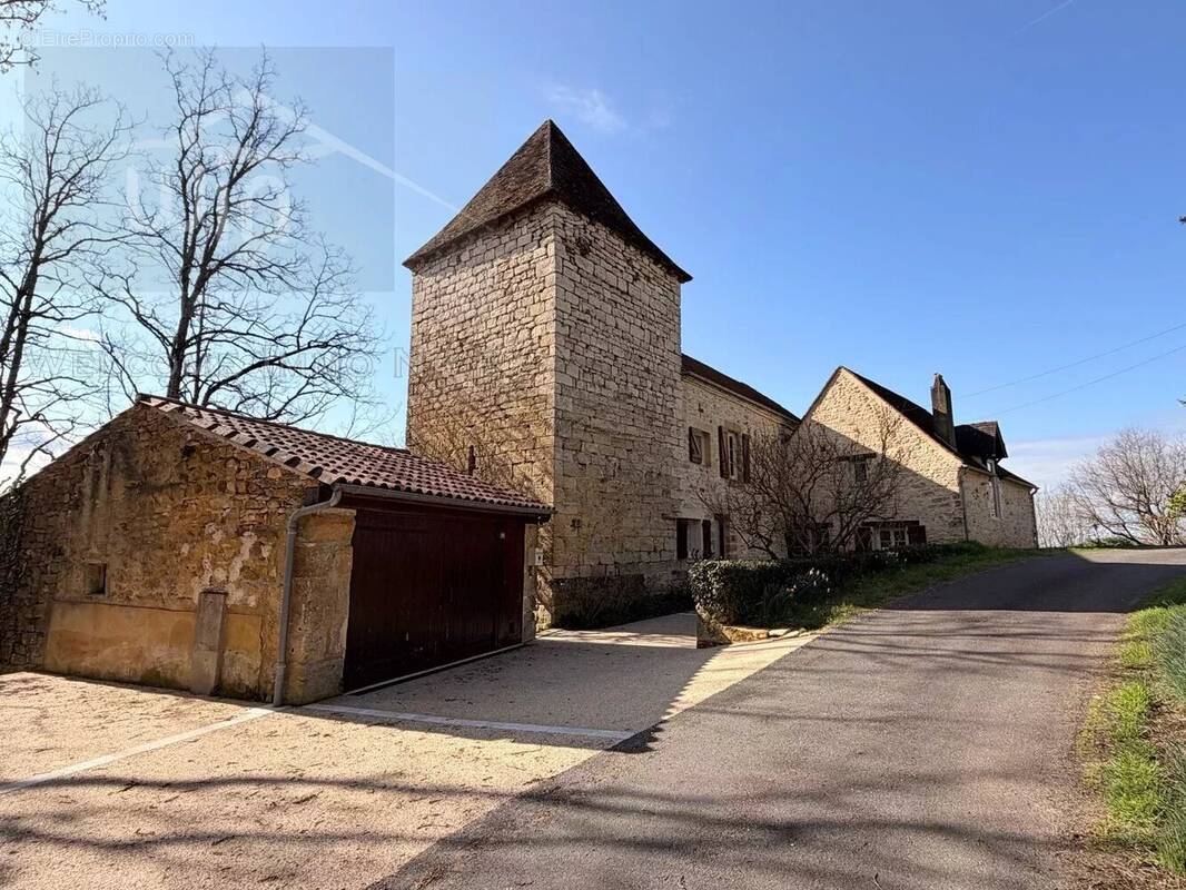 Maison à SALIGNAC-EYVIGUES