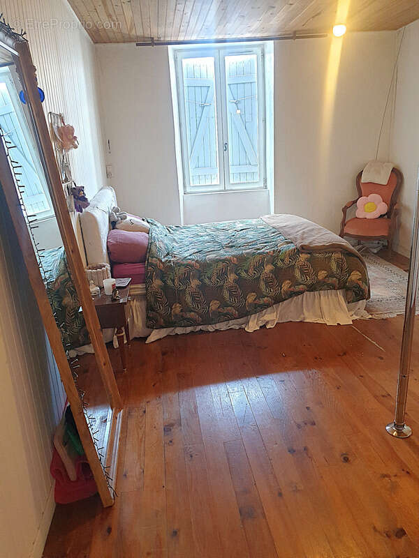 Maison de ville 5 chambres – 132 m² – 6 pièces-Tout à pied à BarbezieuxBARBEZIEUX SAINT HILAIRE (16) - photo 14