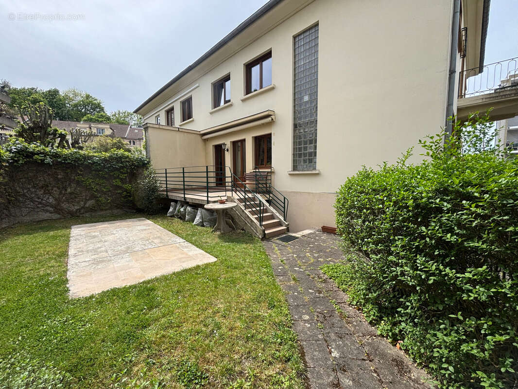 MAISON Quartier Vacquinière - 163 m2 - 4 chambres - Jardin - Garage - photo 2