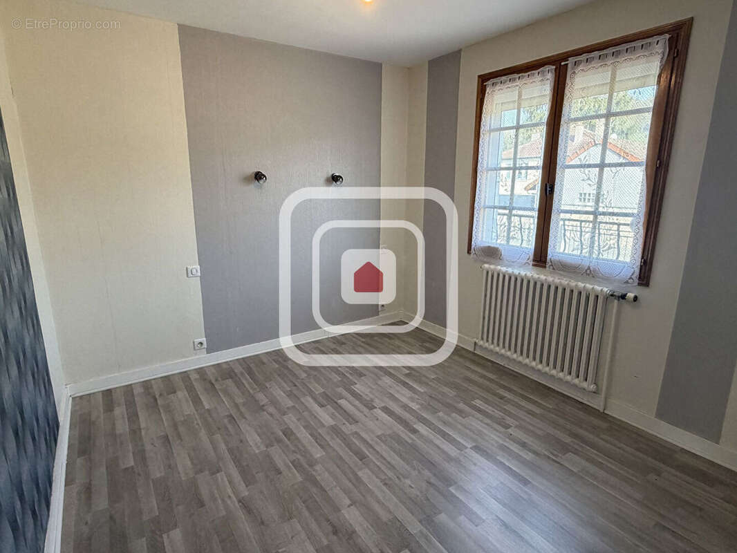 Maison à VAILLY-SUR-AISNE