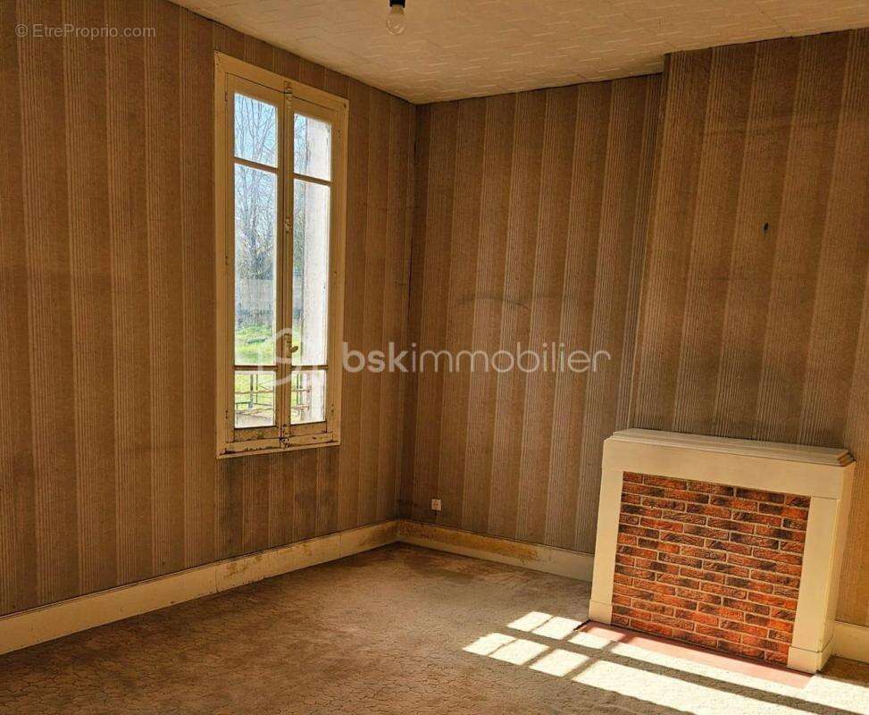 Maison à SURGY