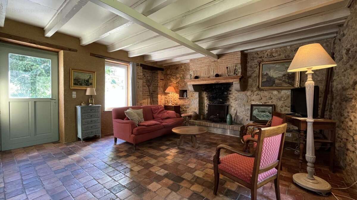 Maison à LAROCHEMILLAY