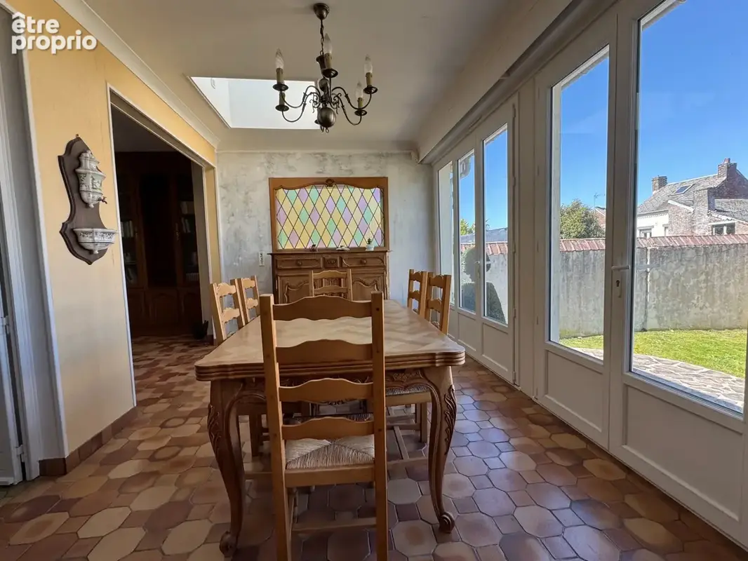  Élégante maison semi-individuelle – Centre-ville de Fourmies – 159 m² – Jardin arboré – Garage 45 m² - photo 8
