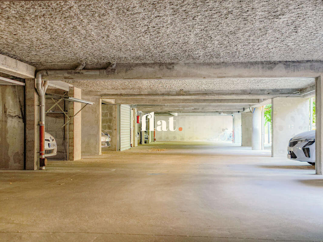 Appartement T3 rénové  50 m2 avec parking et balcon sur la Place de la Guiroué - photo 4