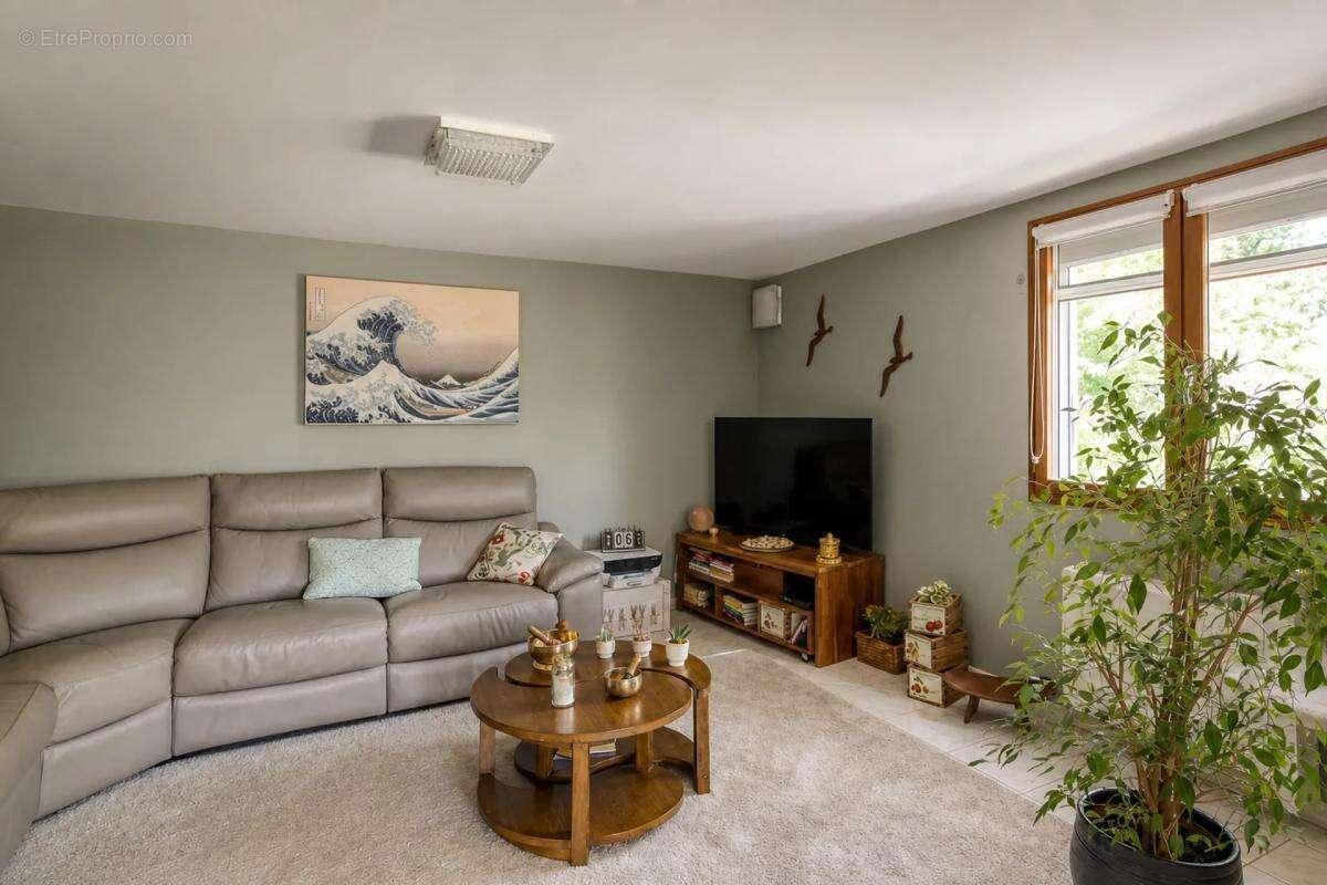 Maison familiale de 170 m² avec piscine à Primarette - photo 3