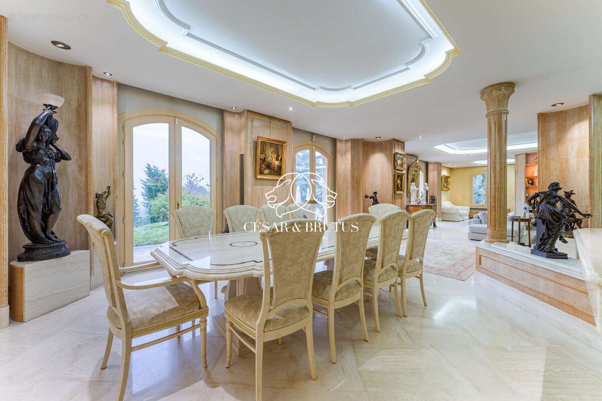 Maison à COLLONGES-AU-MONT-D'OR