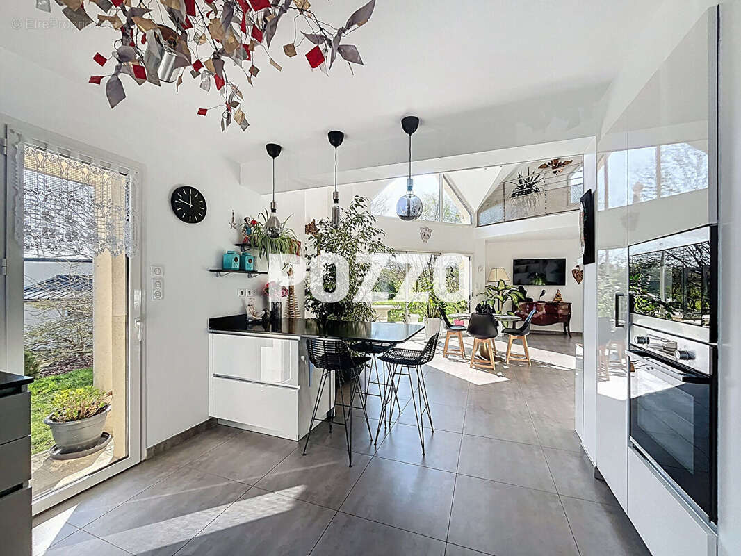 A Vendre - Les Loges Marchis - Maison 6 pièce(s) 154 m² - photo 7