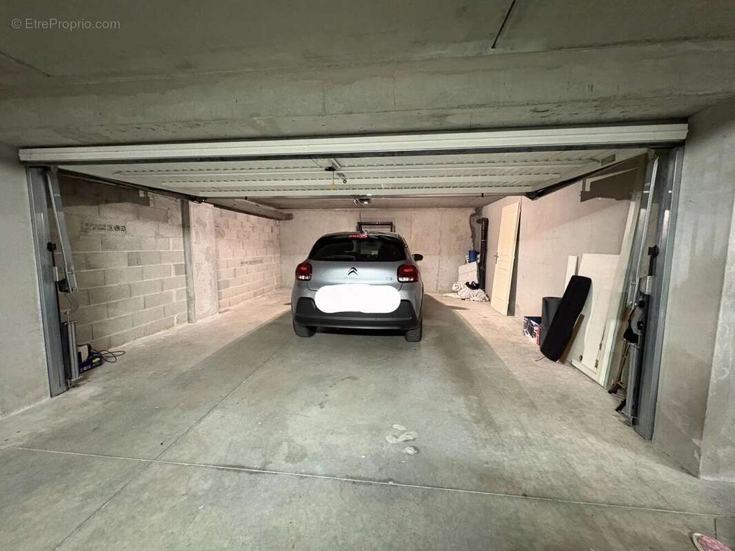 A VENDRE - Superbe T3 de 86 m² à Saint-Péray – Dernier étage, terrasse vue Crussol, double garage et place de parking. - photo 4