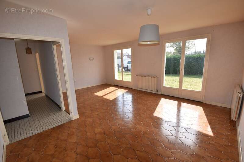Maison à vendre 4 pièces GARNAT SUR ENGIEVRE (03) - photo 3