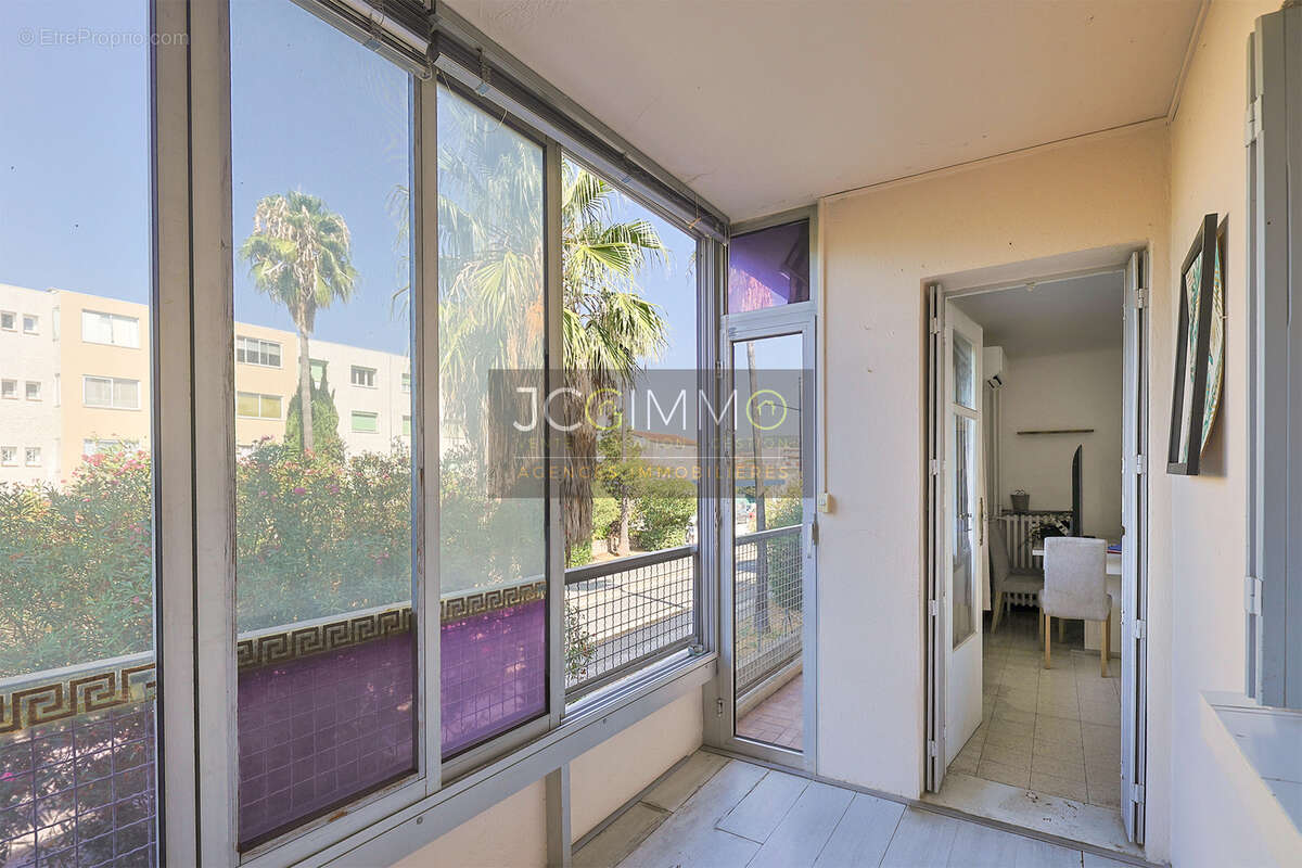Hyeres (olbius riquier) - appartement t4 - loggia - cave - parking - photo 3
