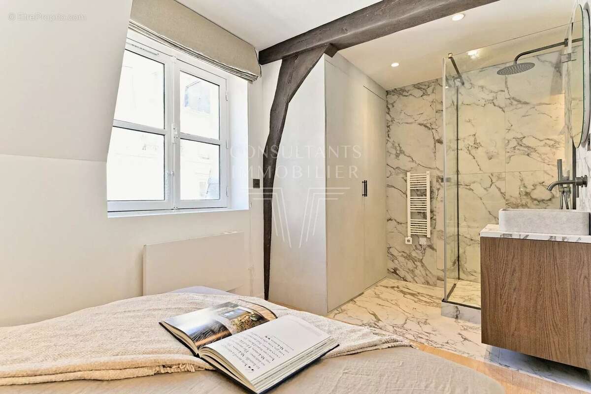 Appartement à PARIS-6E