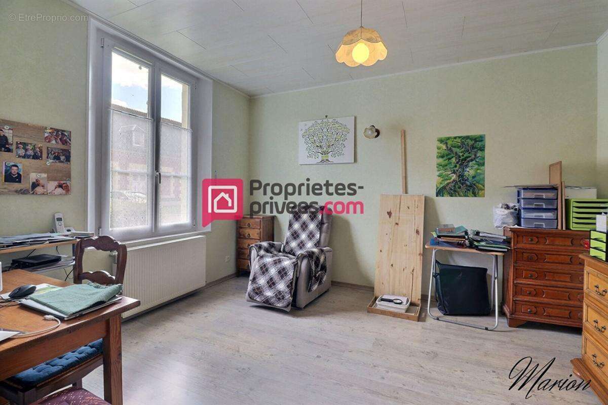 Maison à MAIGNELAY-MONTIGNY