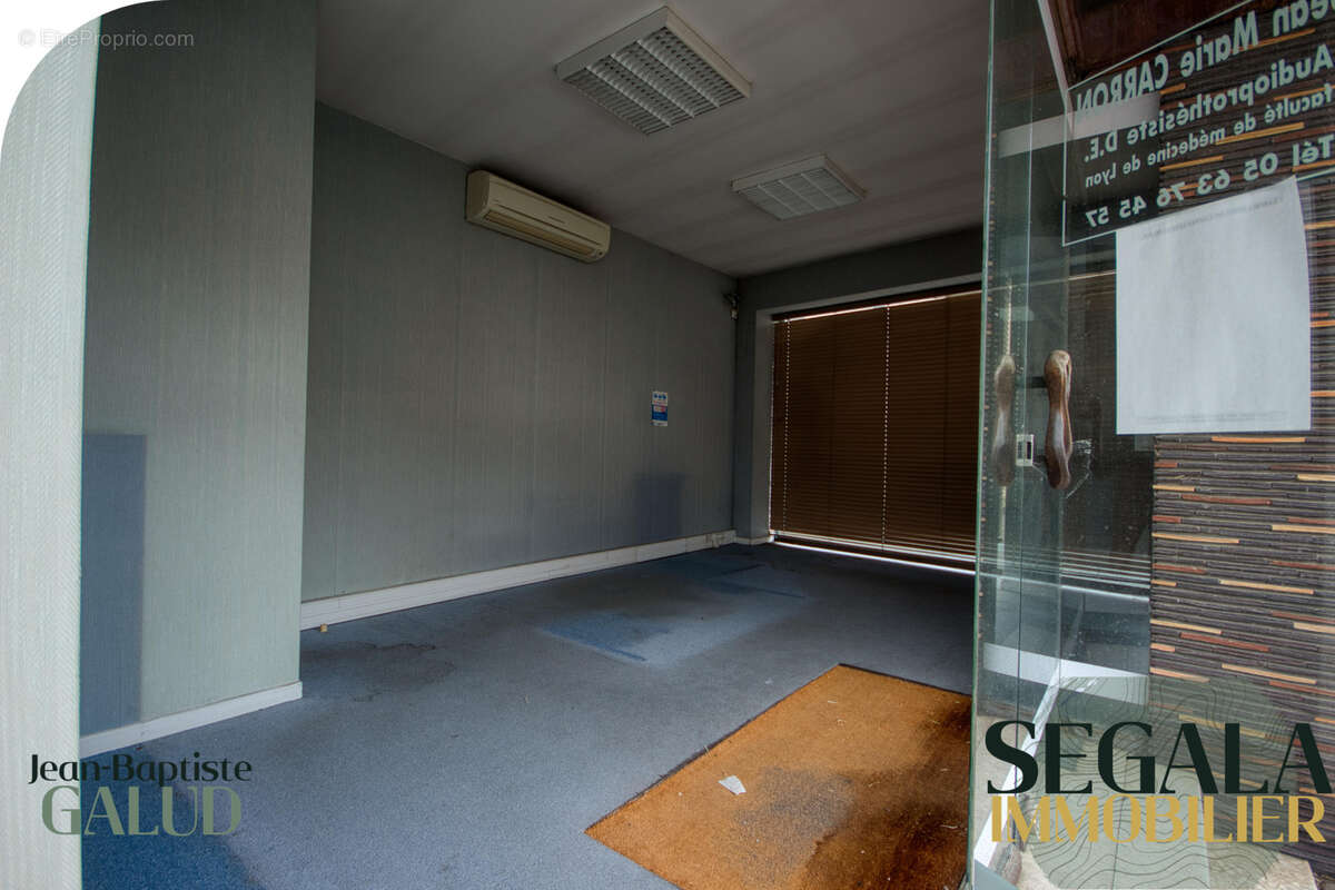 Immeuble dans le centre ville de Carmaux - 1 local commercial et 1 grand appartement - photo 19