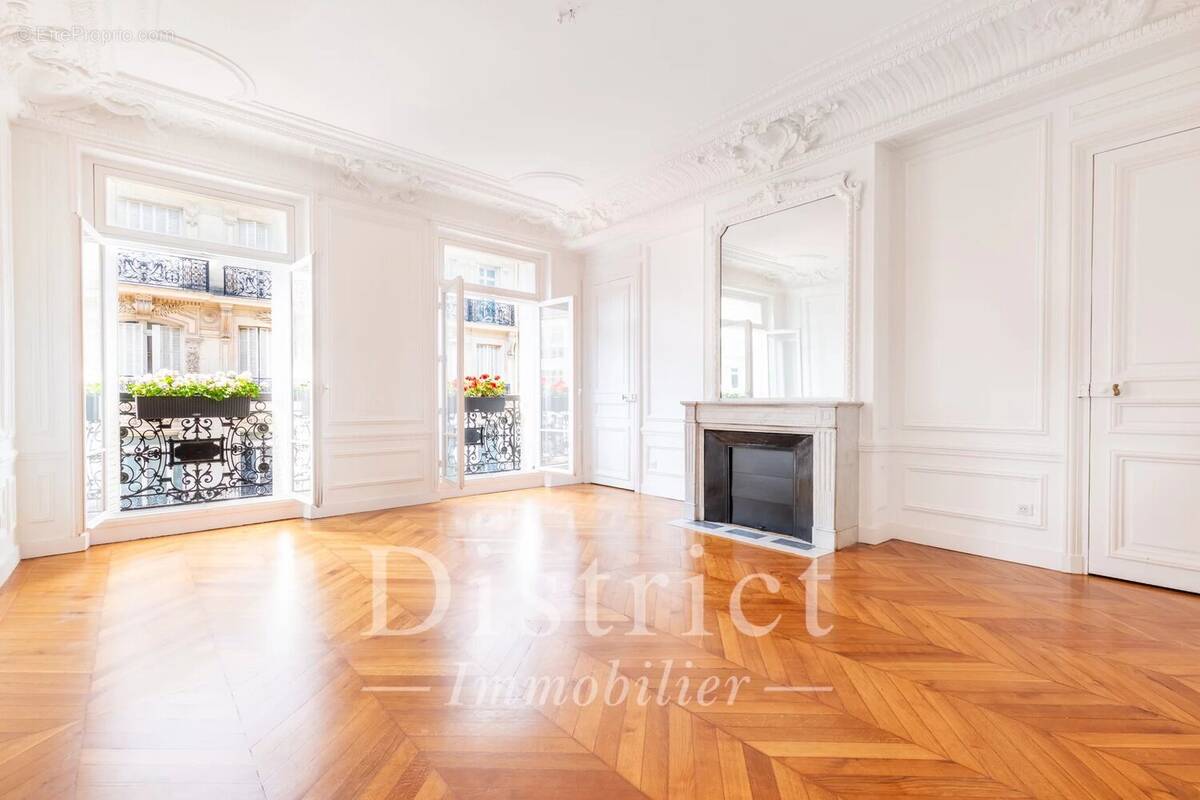 Appartement à PARIS-8E