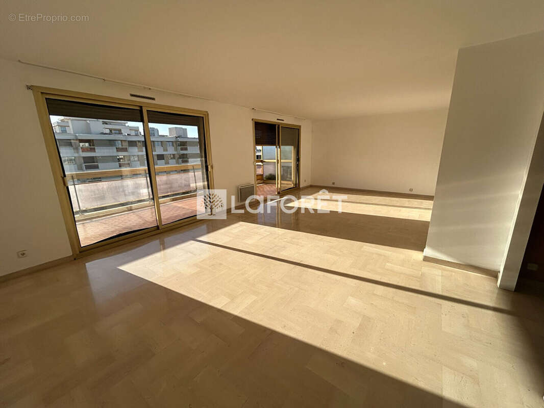 Grand T3 , 104 m2 , Cabot - photo 4