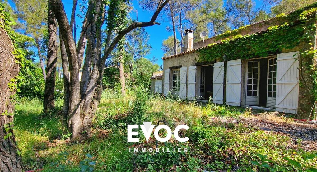 Maison à SAINT-CLEMENT-DE-RIVIERE