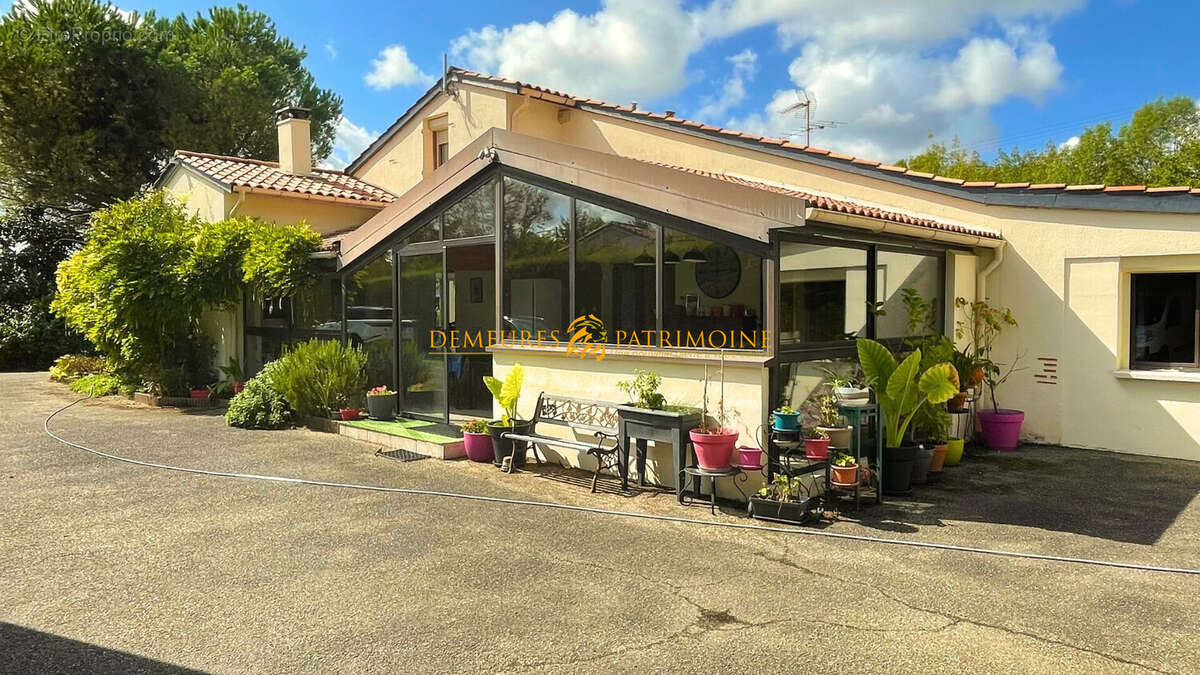 Maison à SAINT-HILAIRE-DE-LUSIGNAN