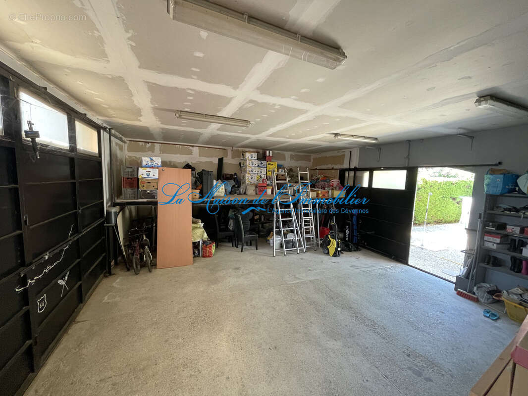 SAINT CHRISTOL LES ALES, en fond d'impasse, charmante villa de tpe F66 de 148 m2 hab avec piscine et garage de - photo 10