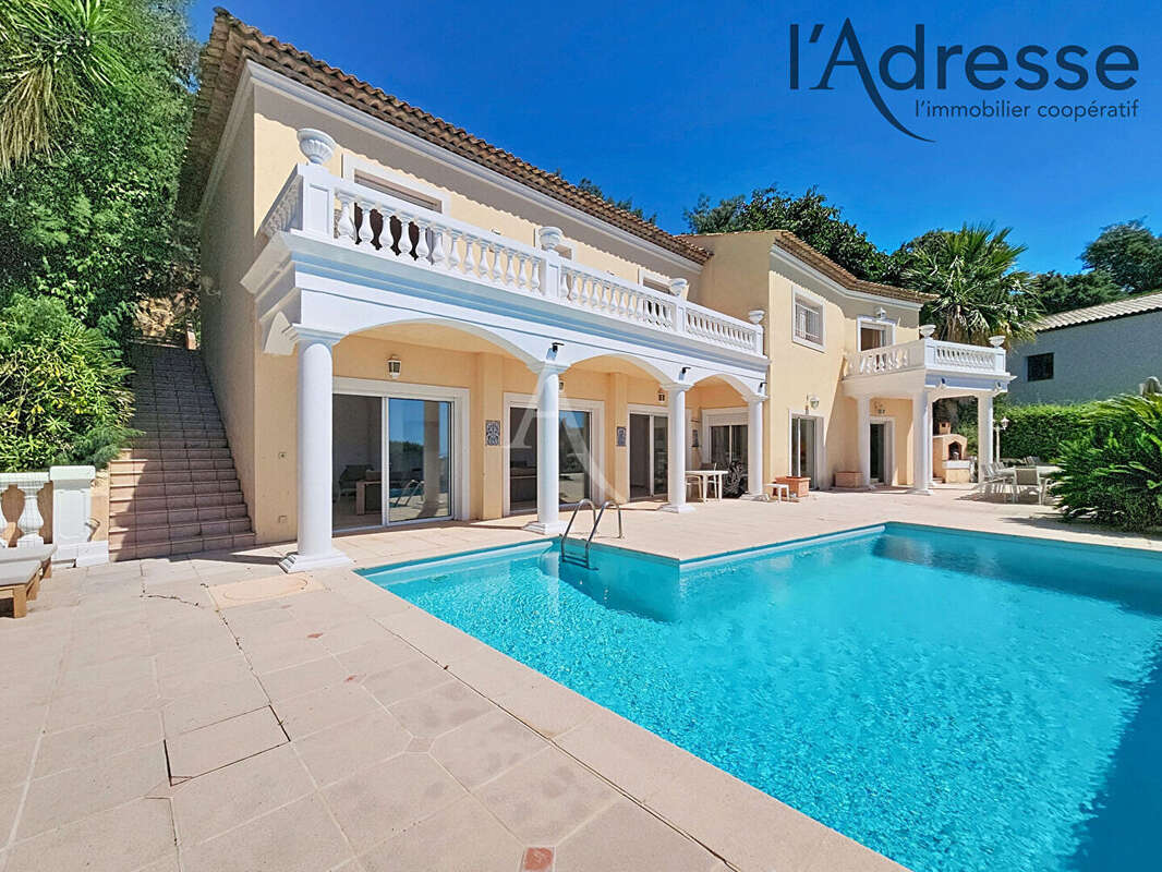 Villa d'exception sur les hauteurs de Mandelieu ! - photo 2