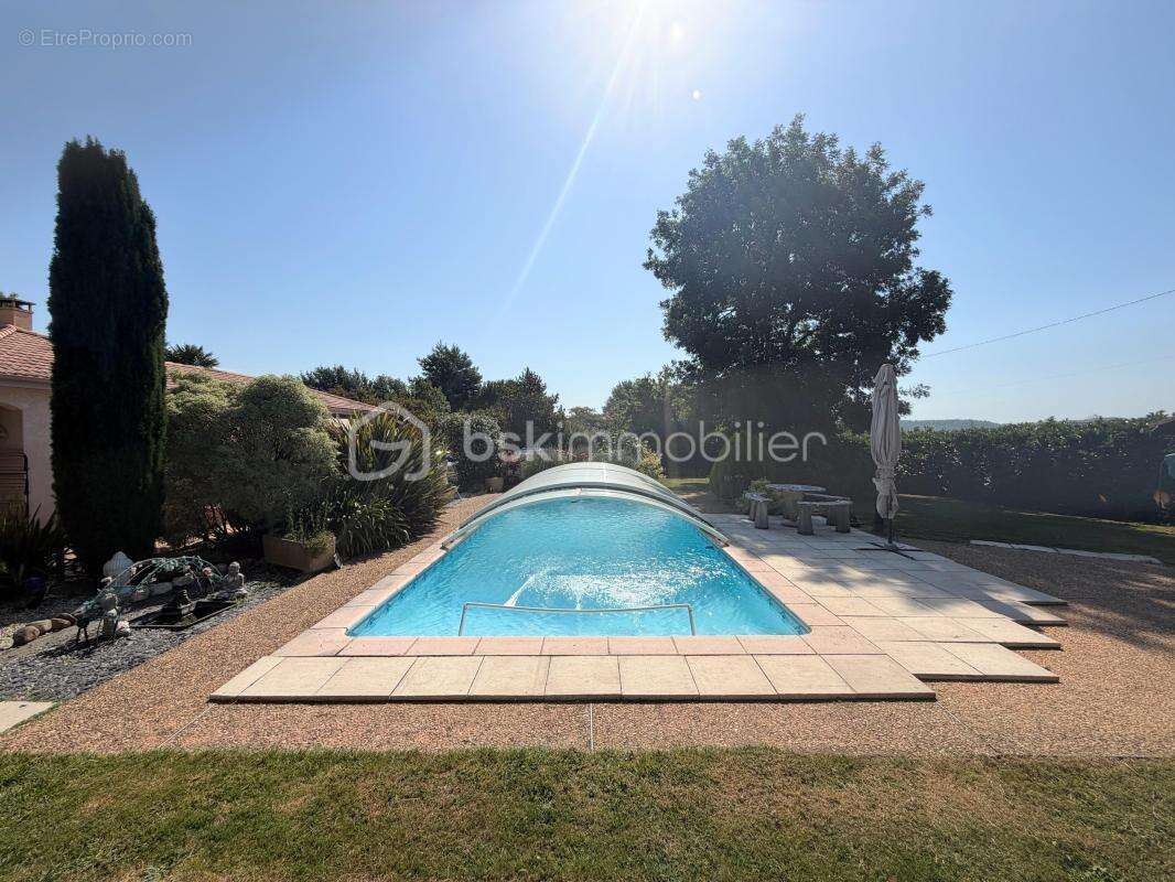 Propriété avec maison de plain-pied et son studio et son beau terrain de 3333 mètres avec piscine de 9X4 à l'abri des regards - photo 8