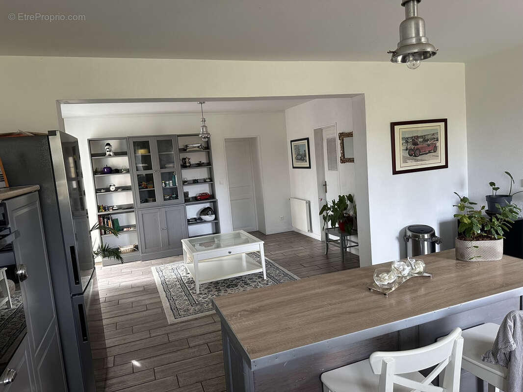 Maison à SAINT-MEME-LES-CARRIERES