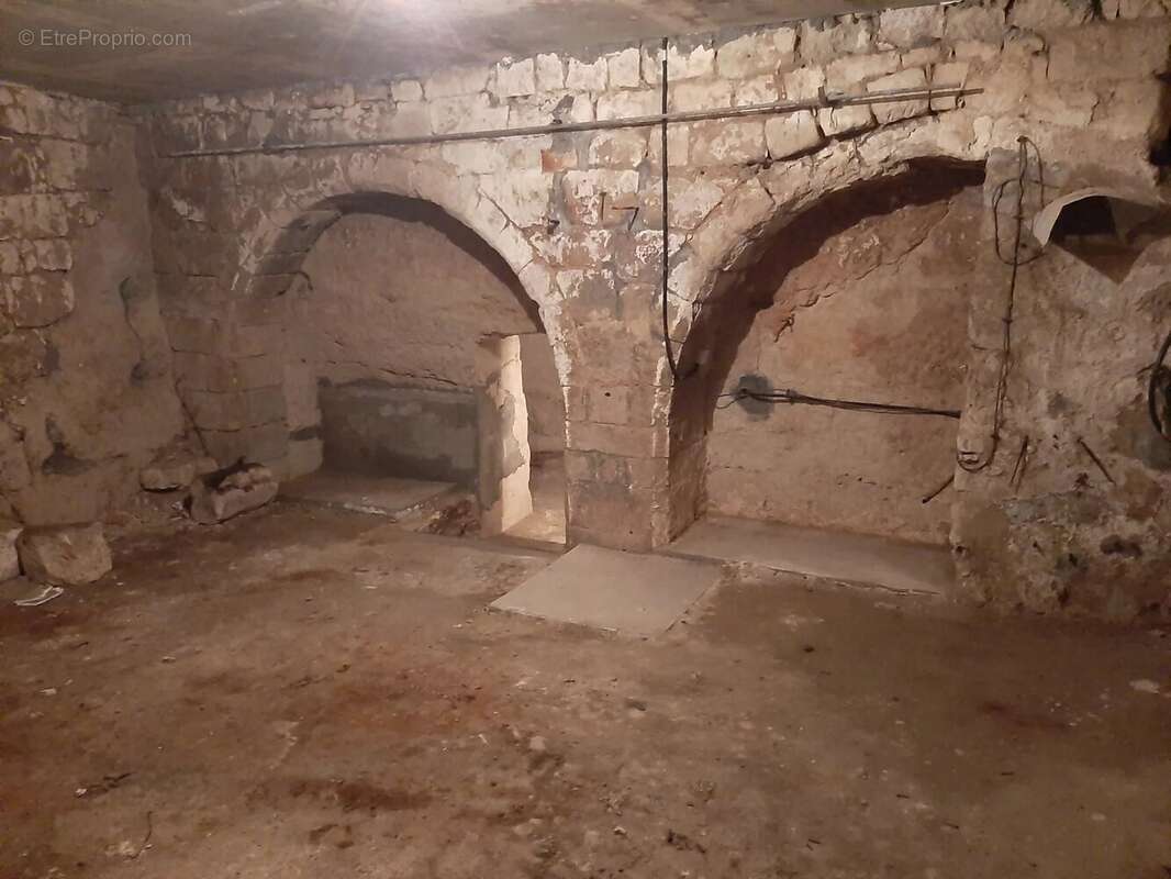 Charmante propriété de 2 chambres et 2 salles de bains à Aubeterre, avec vue exceptionnelle - photo 13