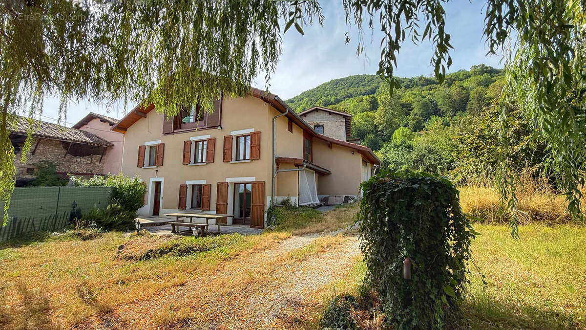 VOIRON, Maison + dépendance et jardin - photo 24