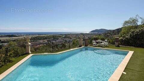 Maison à MANDELIEU-LA-NAPOULE