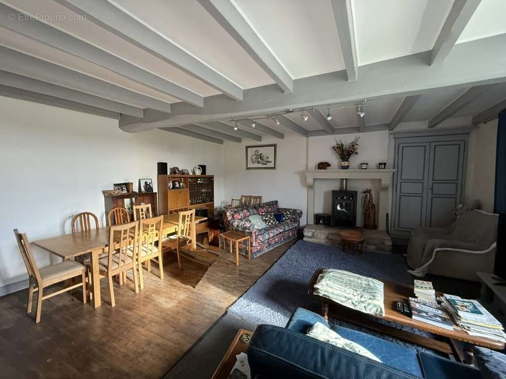 Maison à PIOUSSAY