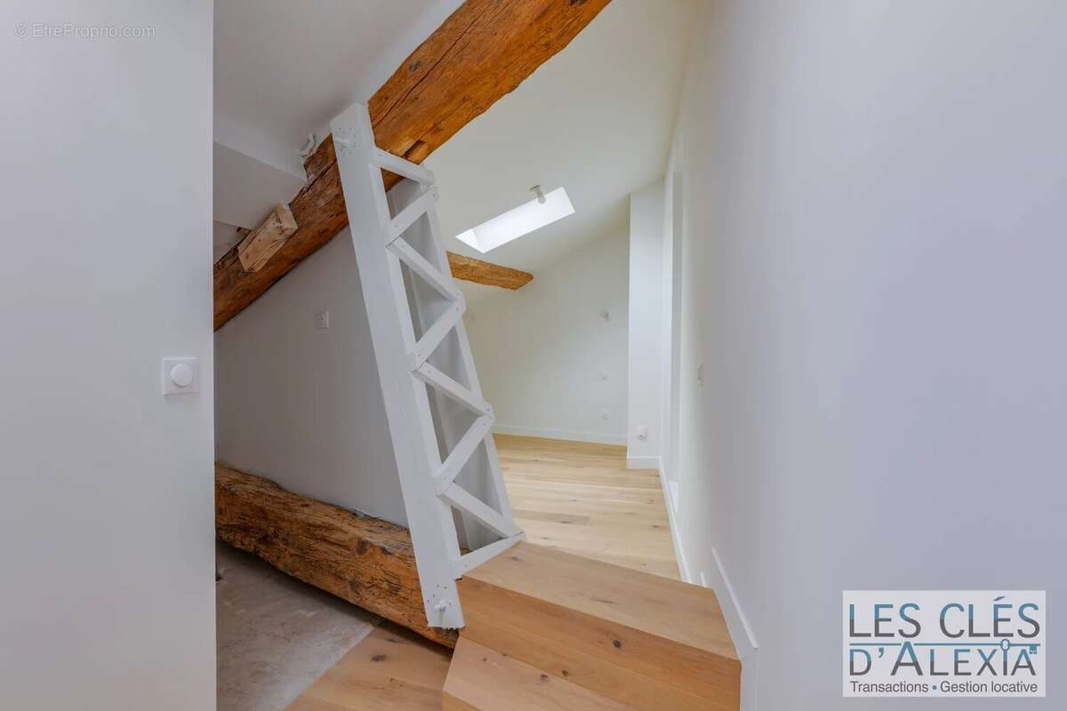 Appartement à SAINT-GENIS-LAVAL
