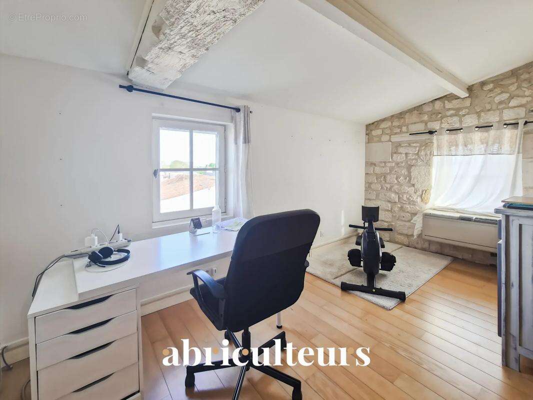 Duplex de caractère avec cheminée en vente à Saintes Centre (17100) - photo 9